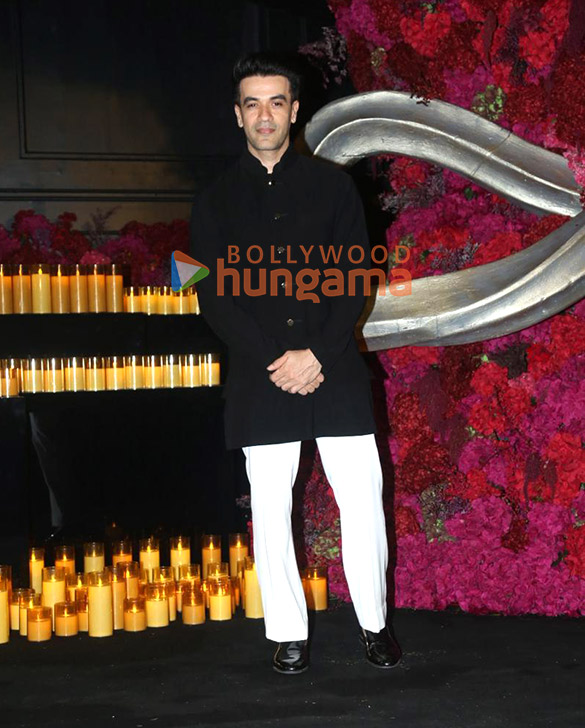 photos salman khan kriti sanon disha patani mouni roy and others attend nupur sanon stebin bens wedding reception 2 4