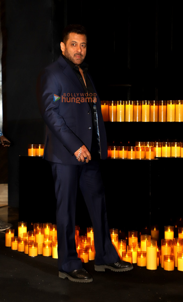 photos salman khan kriti sanon disha patani mouni roy and others attend nupur sanon stebin bens wedding reception 2