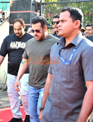 Photos: Salman Khan, Ranbir Kapoor, Aamir Khan, Janhvi Kapoor, John Abraham, Shraddha Kapoor, Suniel Shetty, Junaid Khan and others snapped outside voting booth in Bandra