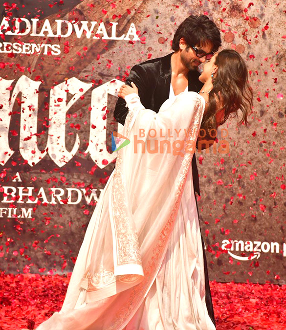 photos shahid kapoor triptii dimri and others grace the trailer launch of o romeo 378 1