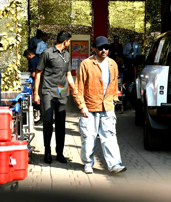photos sunny deol varun dhawan ahan shetty and the team of border 2 snapped at kalina airport 6