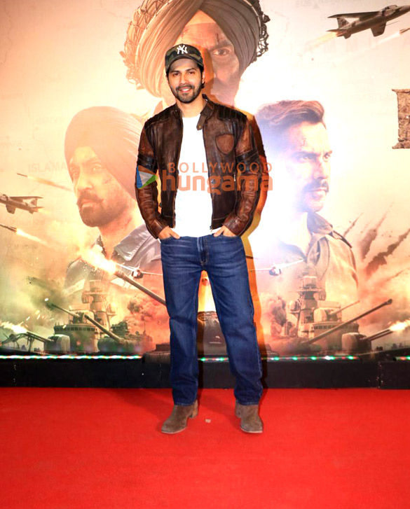 photos sunny deol varun dhawan suniel shetty sonam bajwa and others grace the premiere of border 2 10288 20