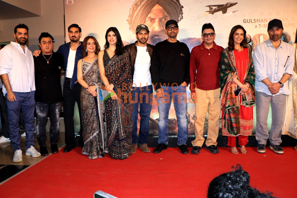 Photos: Sunny Deol, Varun Dhawan, Suniel Shetty, Sonam Bajwa and others grace the premiere of Border 2 Photos: Sunny Deol, Varun Dhawan, Suniel Shetty, Sonam Bajwa and others grace the premiere of Border 2