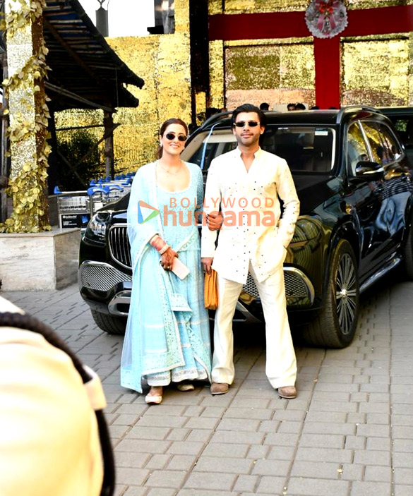 photos yash kriti sanon nupur sanon and others snapped at kalina airport 7