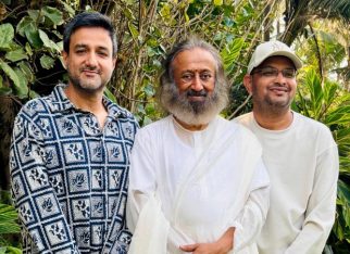 EXCLUSIVE: Siddharth Anand shares a special moment with Gurudev Sri Sri Ravi Shankar; says “White is the story of the GLORY of India”