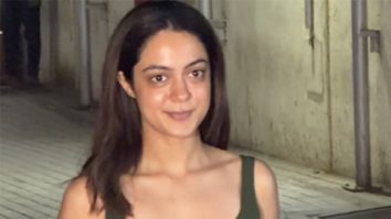 All lights & cameras on her! Anya Singh