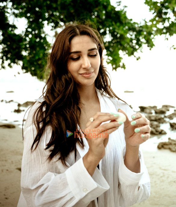 nikita dutta 4 96