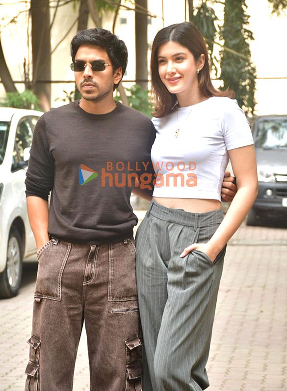 Photos: Adarsh Gourav and Shanaya Kapoor spotted promoting their film ‘Tu Yaa Main’ Photos: Adarsh Gourav and Shanaya Kapoor spotted promoting their film ‘Tu Yaa Main’