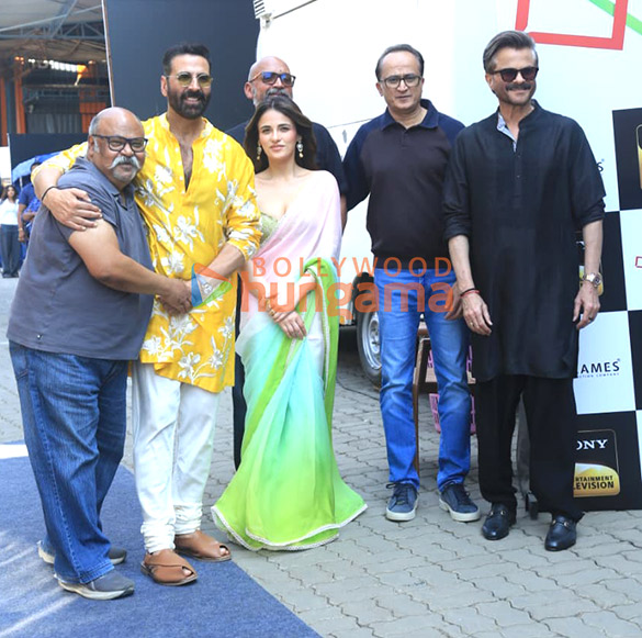 photos akshay kumar anil kapoor radhika madan and saurabh shukla snapped on the sets of wheel of fortune 3