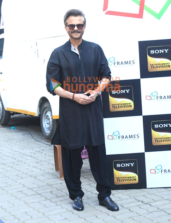 photos akshay kumar anil kapoor radhikka madan saurabh shukla and others snapped on the sets of wheel of fortune 1