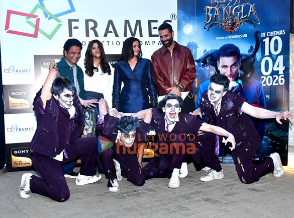 photos akshay kumar wamiqa gabbi rajpal yadav and ektaa r kapoor snapped promoting bhooth bangla on the sets of wheel of fortune 10