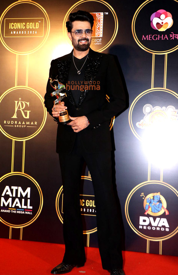 photos alaya f rakul preet singh ishaan khatter sahher bambba manoj bajpayee mona singh and others grace the iconic gold awards 2026 1