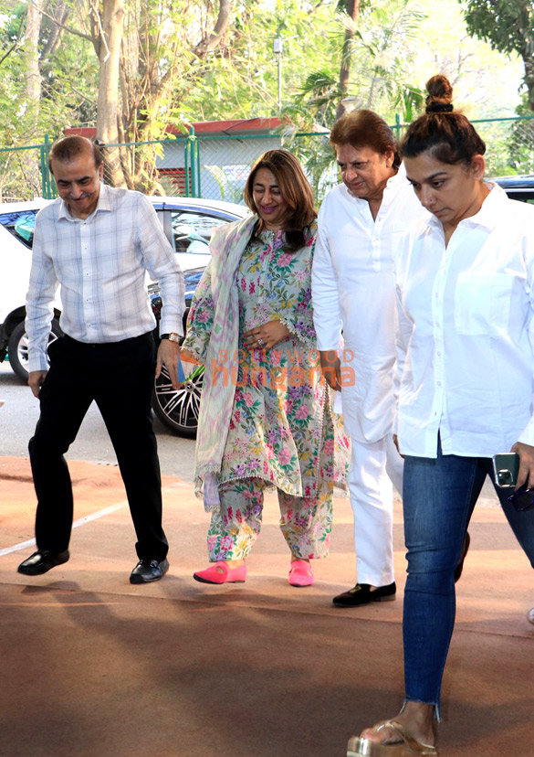 photos hema malini anu malik poonam dhillon and others attend the prayer meet of late shri anand sagar 3