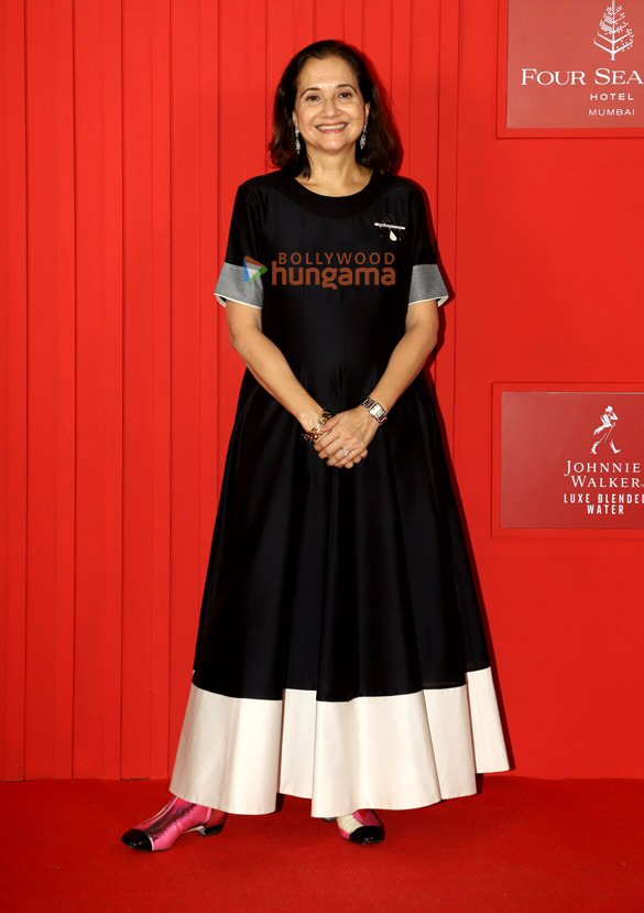 photos kareena kapoor vicky kaushal karan johar and others grace the honours excellence awards 2026 18