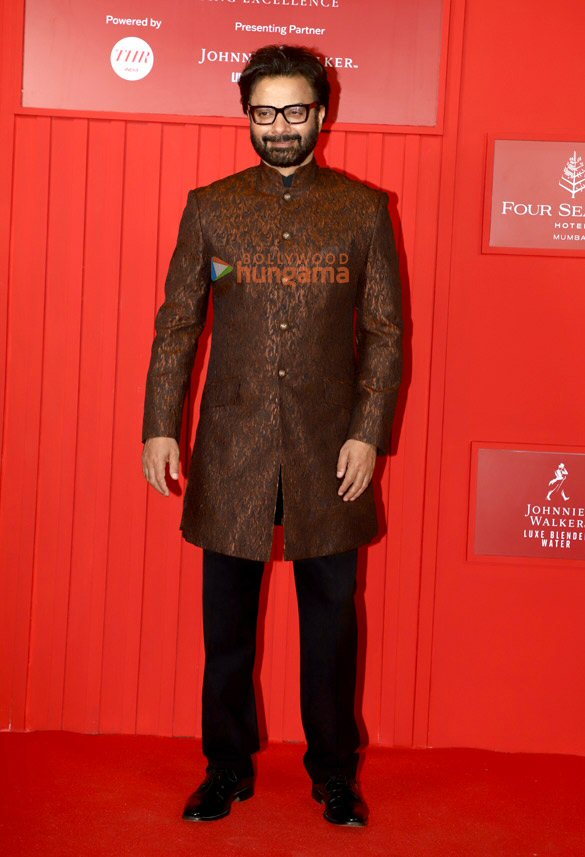 photos kareena kapoor vicky kaushal karan johar and others grace the honours excellence awards 2026 19