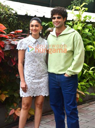 Photos: Mrunal Thakur and Siddhant Chaturvedi snapped promoting Do Deewane Seher Mein