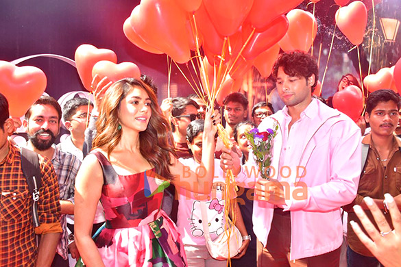 photos mrunal thakur and siddhant chaturvedi snapped promoting do deewane seher mein 3