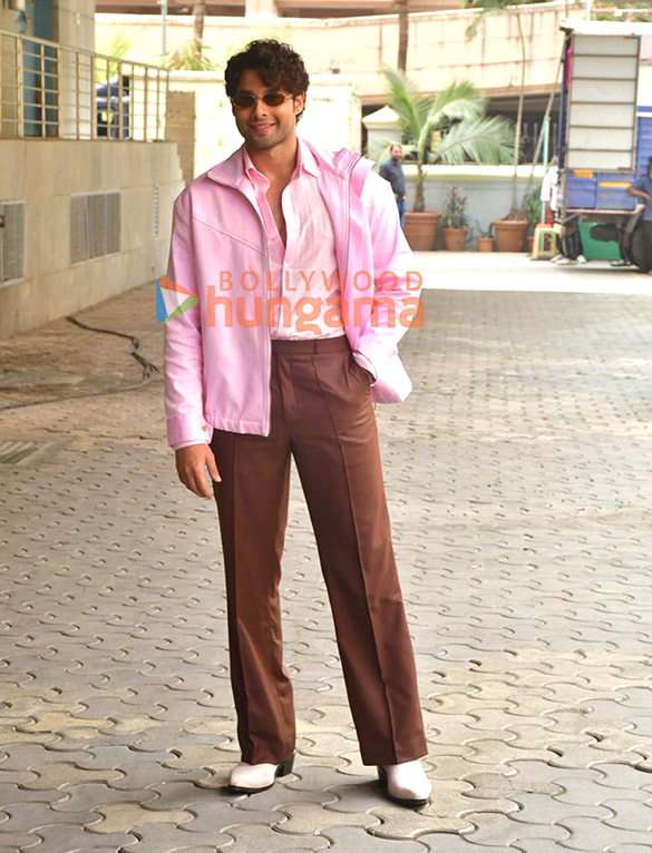 photos mrunal thakur and siddhant chaturvedi snapped promoting do deewane seher mein 8