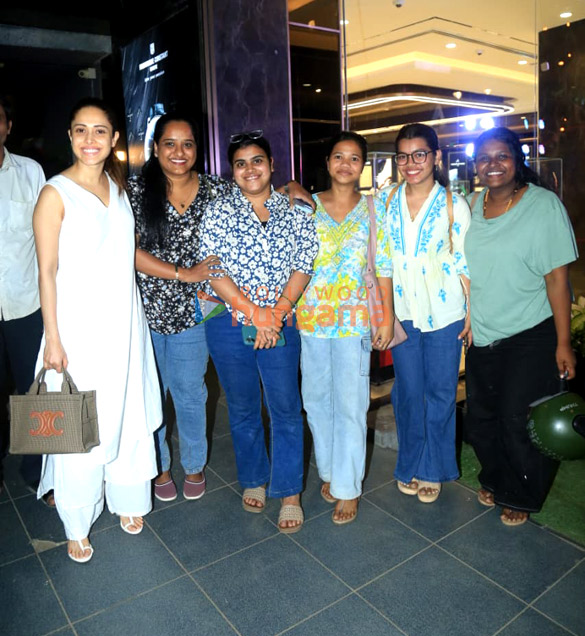 photos nushrratt bharuccha snapped in bandra 4 5