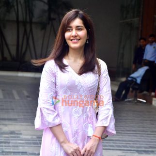 Photos: Raashii Khanna snapped in Andheri