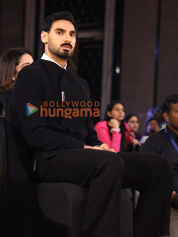 photos rakul preet singh kareena kapoor khan and others grace the red carpet of zee samvaad real hero awards 2026 1222