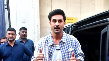 Photos: Ranbir Kapoor snapped in Juhu