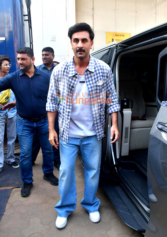 photos ranbir kapoor snapped in juhu 3