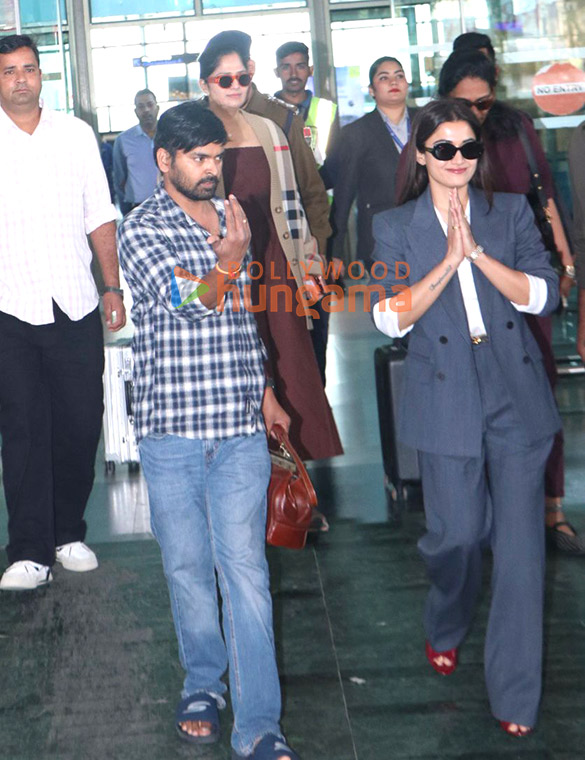 Photos: Rashmika Mandanna and Vijay Deverakonda spotted at Udaipur airport Photos: Rashmika Mandanna and Vijay Deverakonda spotted at Udaipur airport