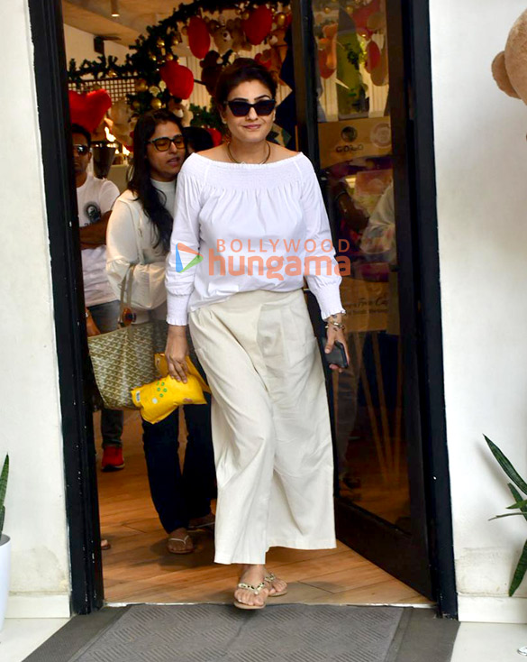 photos raveena tandon snapped in juhu 5