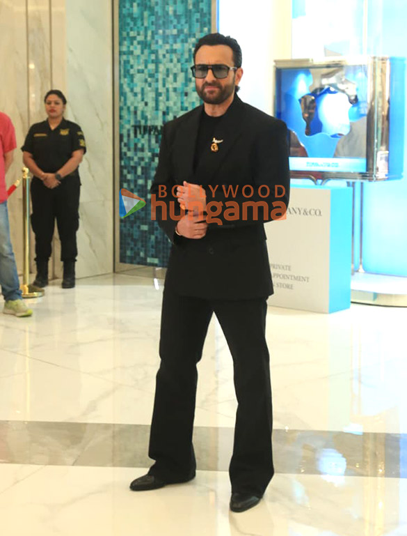 photos saif ali khan and kareena kapoor khan visit the tiffany co boutique in jio world plaza mumbai 2