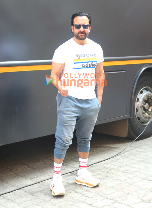 Photos: Saif Ali Khan snapped at a shoot location Photos: Saif Ali Khan snapped at a shoot location