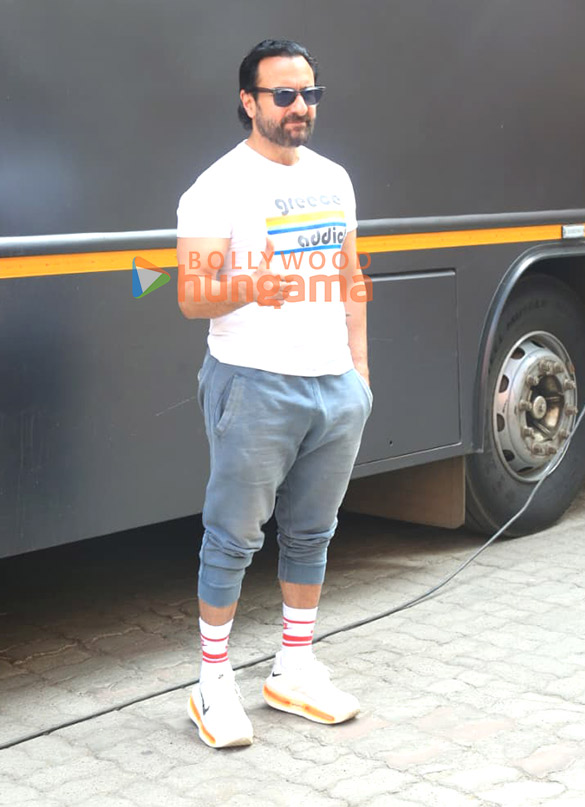 photos saif ali khan snapped at a shoot location 2