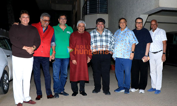 Photos: Shashi Ranjan, Boney Kapoor, Javed Akhtar and others snapped in Juhu Photos: Shashi Ranjan, Boney Kapoor, Javed Akhtar and others snapped in Juhu