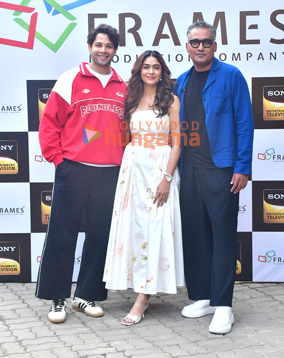 Photos: Siddhant Chaturvedi and Mrunal Thakur snapped promoting Do Deewane Seher Mein