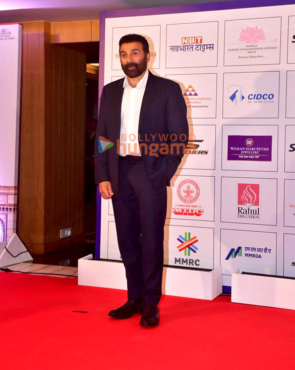 photos sunny deol rakul preet singh mrunal thakur and others grace the red carpet of 75th navbharat times utsav 2026 20