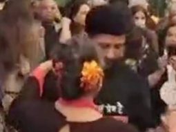 Shabana Azmi groves on Señorita