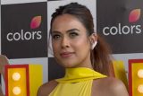 Looks like a sunshine in yellow! Nia Sharma