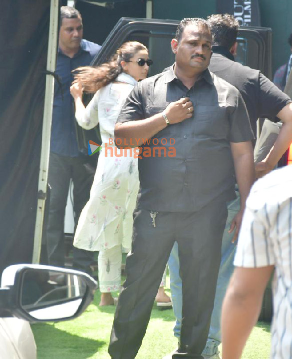 Photos: Alia Bhatt snapped in Juhu Photos: Alia Bhatt snapped in Juhu