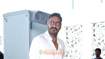 Photos: Celebs attend Manish Malhotra’s mother’s prayer meet