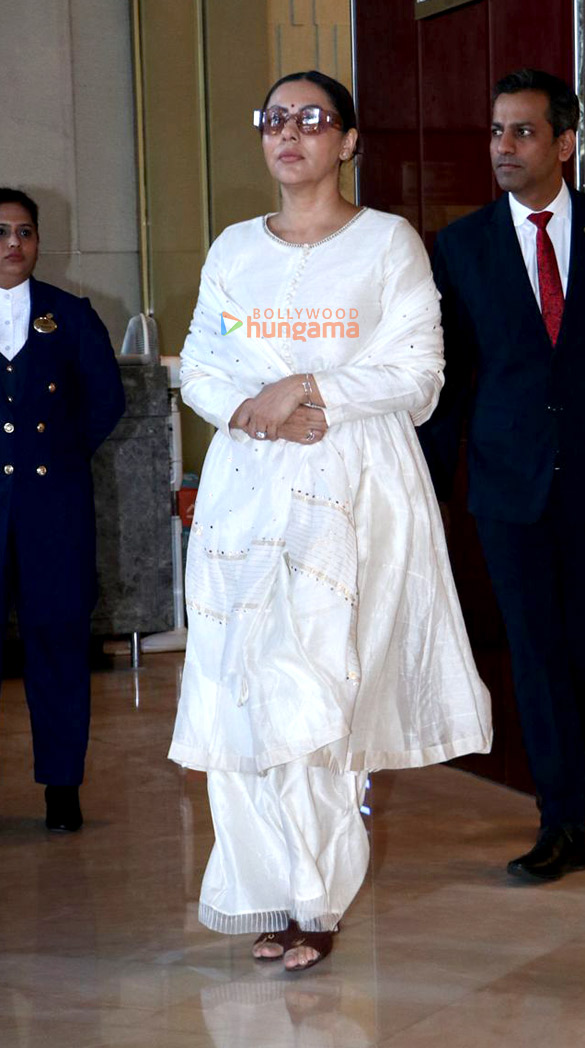 photos celebs attend manish malhotras mothers prayer meet 4