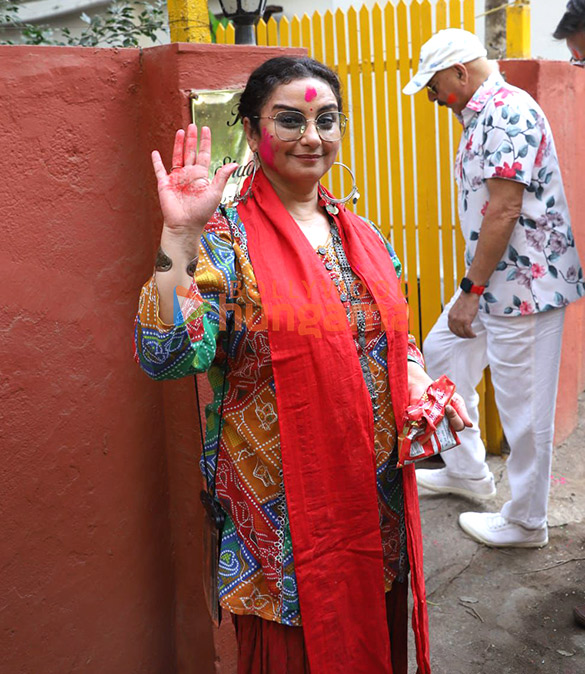photos javed akhtar shabana azmi and others snapped celebrating holi 10