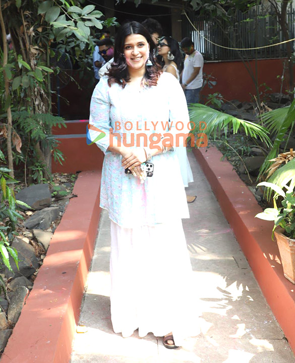 photos javed akhtar shabana azmi and others snapped celebrating holi 3