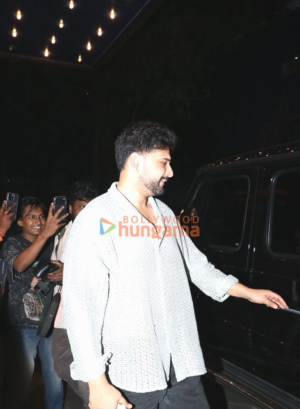 photos karan kundrra and tejasswi prakash snapped at pvr juhu 5