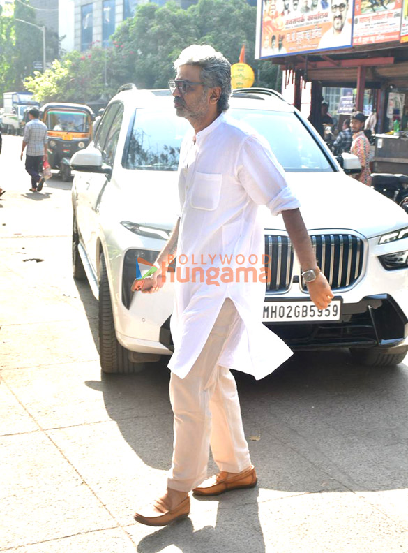 photos rakul preet singh jackky bhagnani and others attend manish malhotras mothers last rites 2