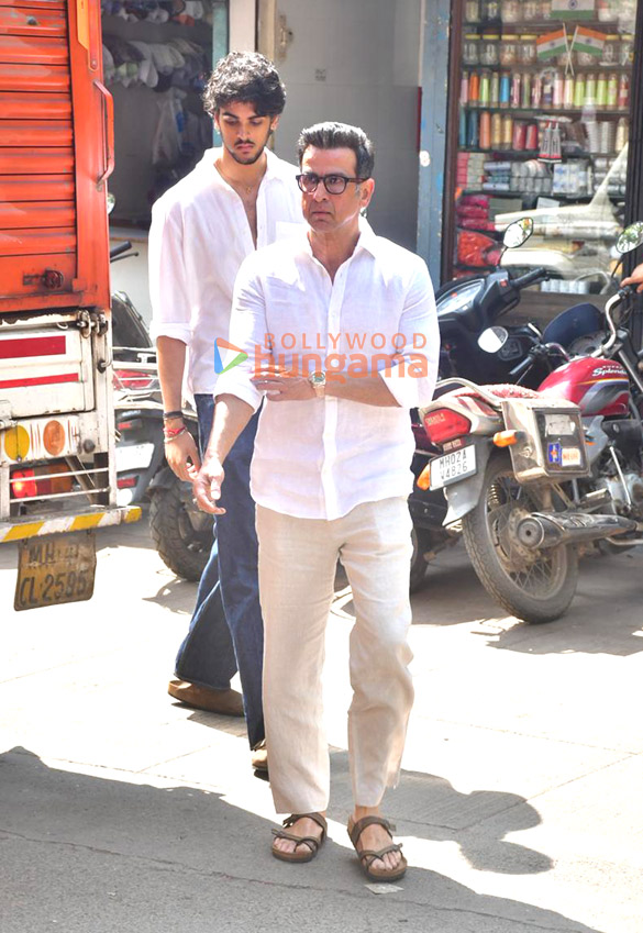 photos rakul preet singh jackky bhagnani and others attend manish malhotras mothers last rites 20