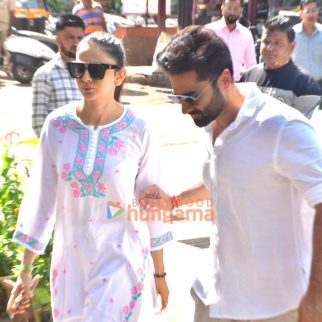 Photos: Rakul Preet Singh, Jackky Bhagnani and others attend Manish Malhotra’s mother’s last rites