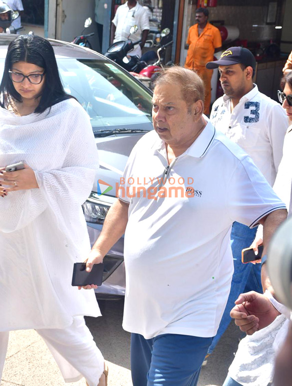 photos rakul preet singh jackky bhagnani and others attend manish malhotras mothers last rites 9
