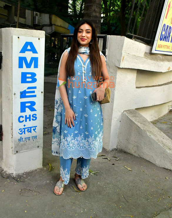 photos sahher bambba snapped at kromakay salon in juhu 2