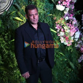 Photos: Salman Khan, Aamir Khan, Tiger Shroff, Farhan Akhtar and others at Komal Nahta’s son Mohak Nahta’s wedding reception