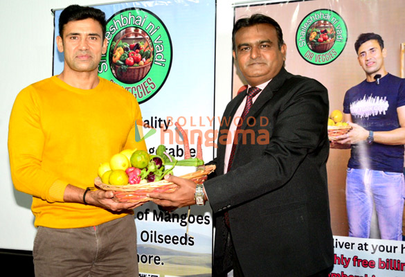 photos sangram singh unveils gir veggies organic brand in mumbai 2